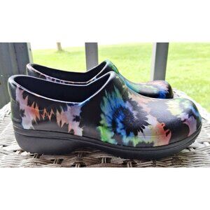 Crocs Womens Bistro Graphic Slip-On Shoes Size 7 Tie-Dye Pattern Non-Slip Rubber